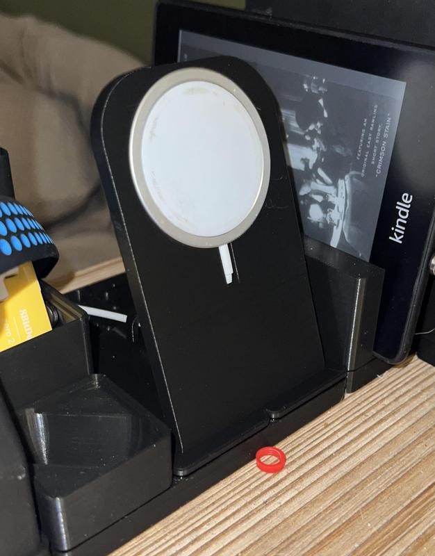 Gridfinity iPhone Magsafe charger stand