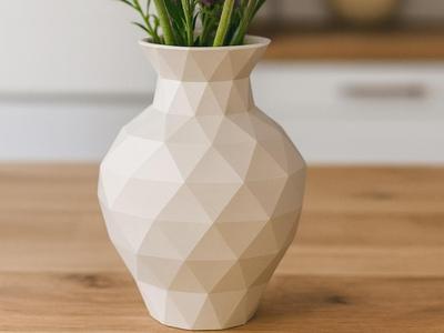Polygonal Flower Vase – Geometric Design