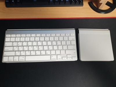 apple trackpad keyboard holder
