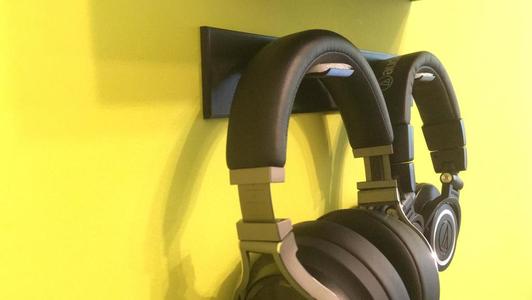 Headset wall mount