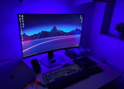Monitor LED strip support