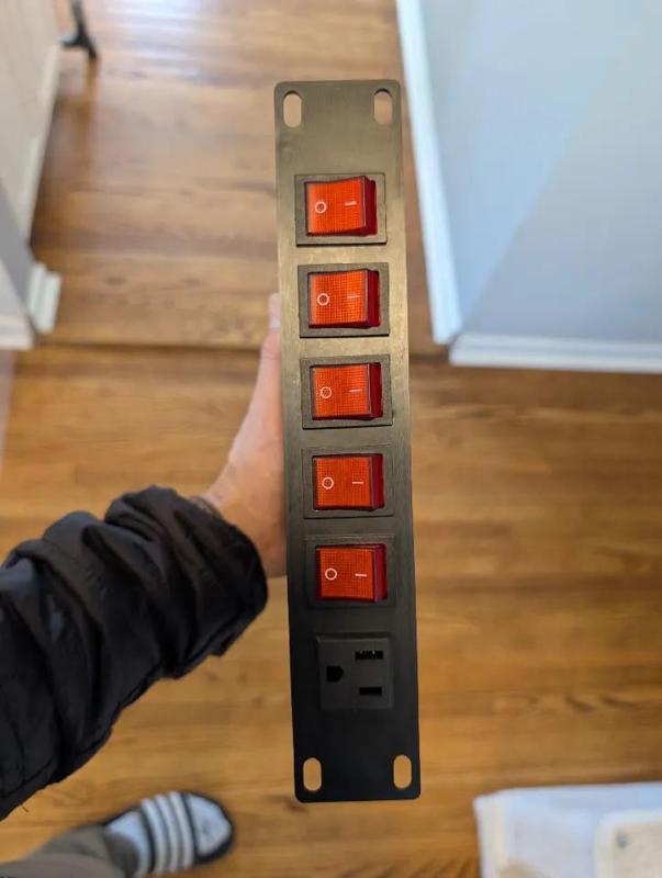 10-Inch Rackmount PDU   