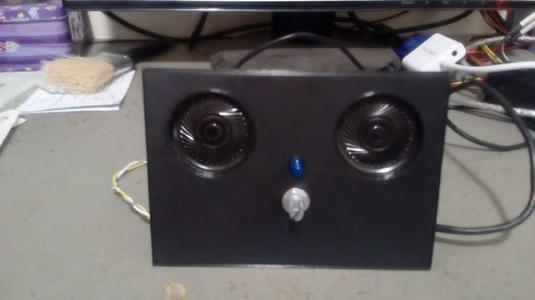 Speakers holder