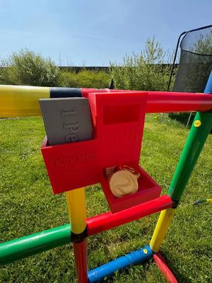 Kasse mit Münzen und Fahrscheinen Quadro Klettergerüst Move'n'Stic   