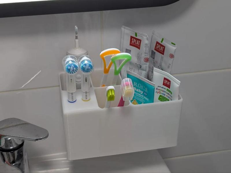 Bathroom organizer with Oral-B handler   