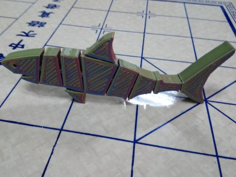 Flexi shark with hidden links