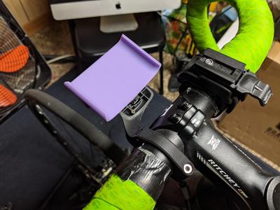 Wahoo ELEMNT to Pixel 3 adapter (+ fabric case)