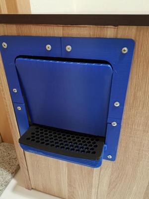Cat box door with sand collecting mat