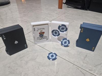 PokerBuddy: playing card deck and chips box
