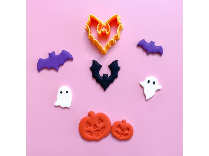 Halloween Flapping Bats Clay Cutter