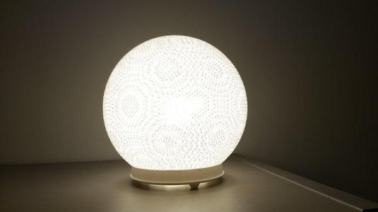 Gyroid sphere lamp