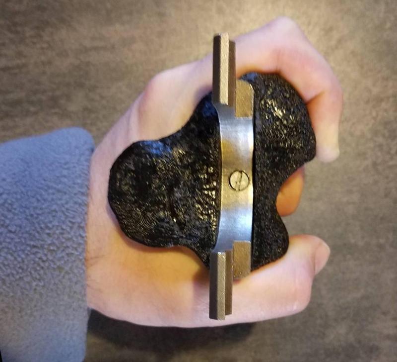 Ergonomic slingshot handle