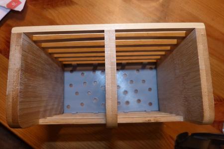 Cutlery basket floor
