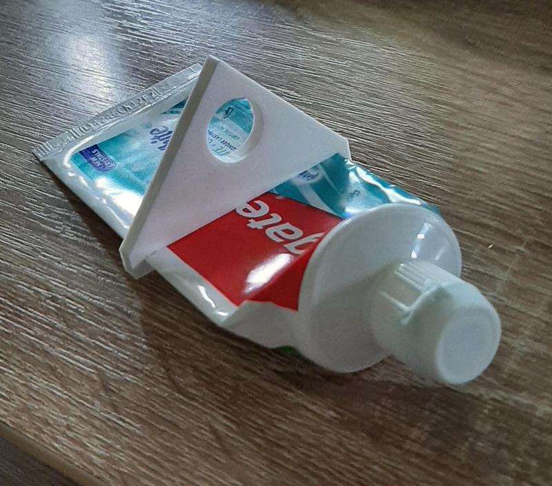 Toothpaste squeezer