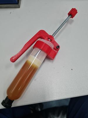 Flux dispenser for 27mm syringes