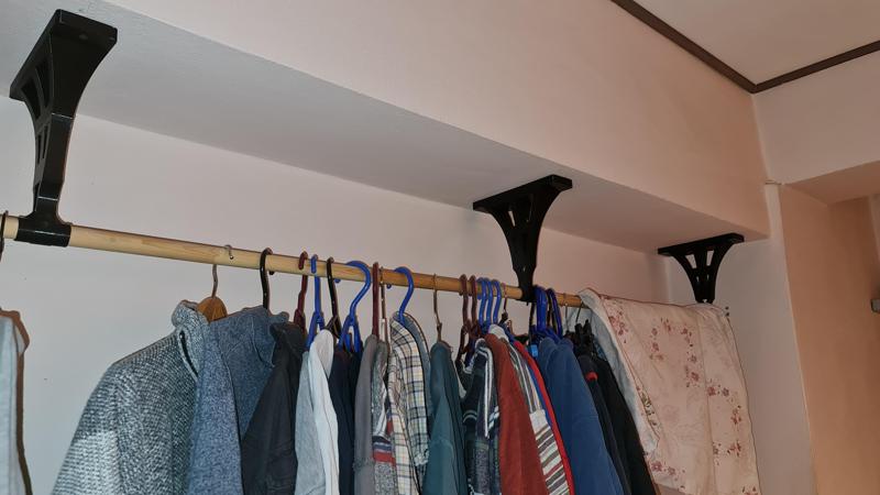 Support for hangers with shirts and t-shirts.