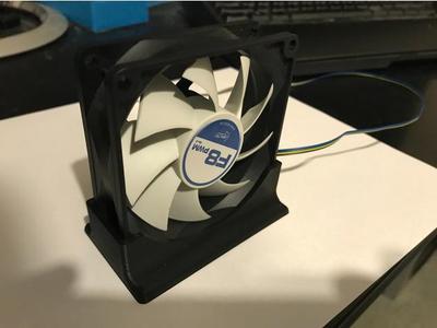 Desk Stand for PC Case Fans