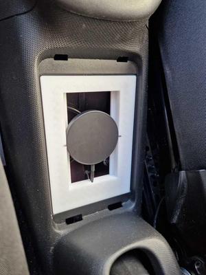 Smart EQ 44 Mittelkonsole Ladestation