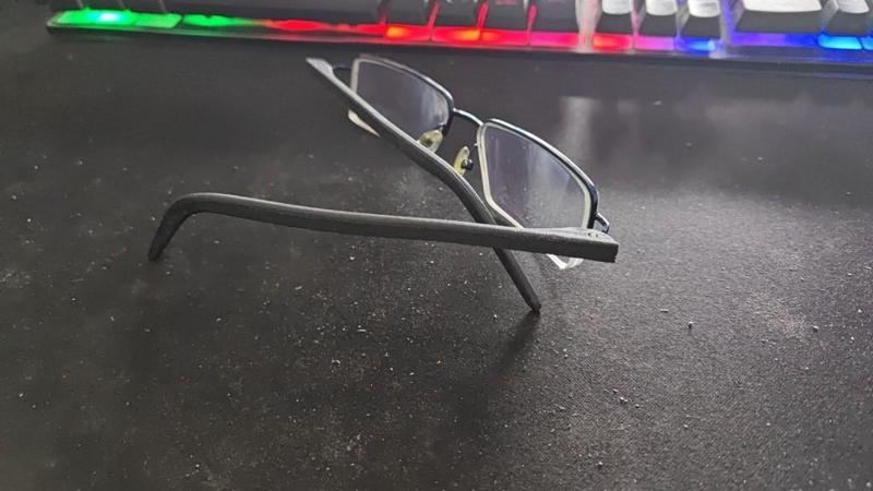 Eyeglass temple earpiece