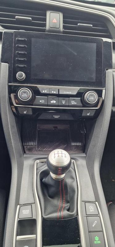 Honda Civic X (10 Gen.). Car center console phone mount. Android Auto. Appleplay through cabel