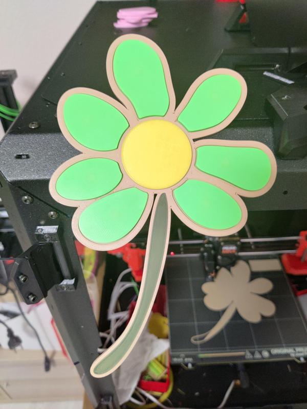 Flower with magnetised petals