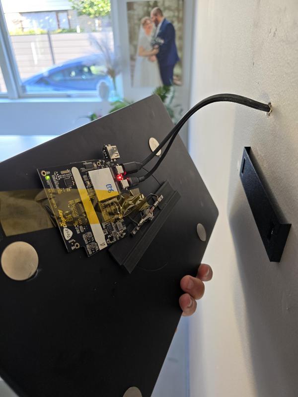 UPerfect monitor slim wall mount