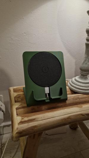 Charging phone stand