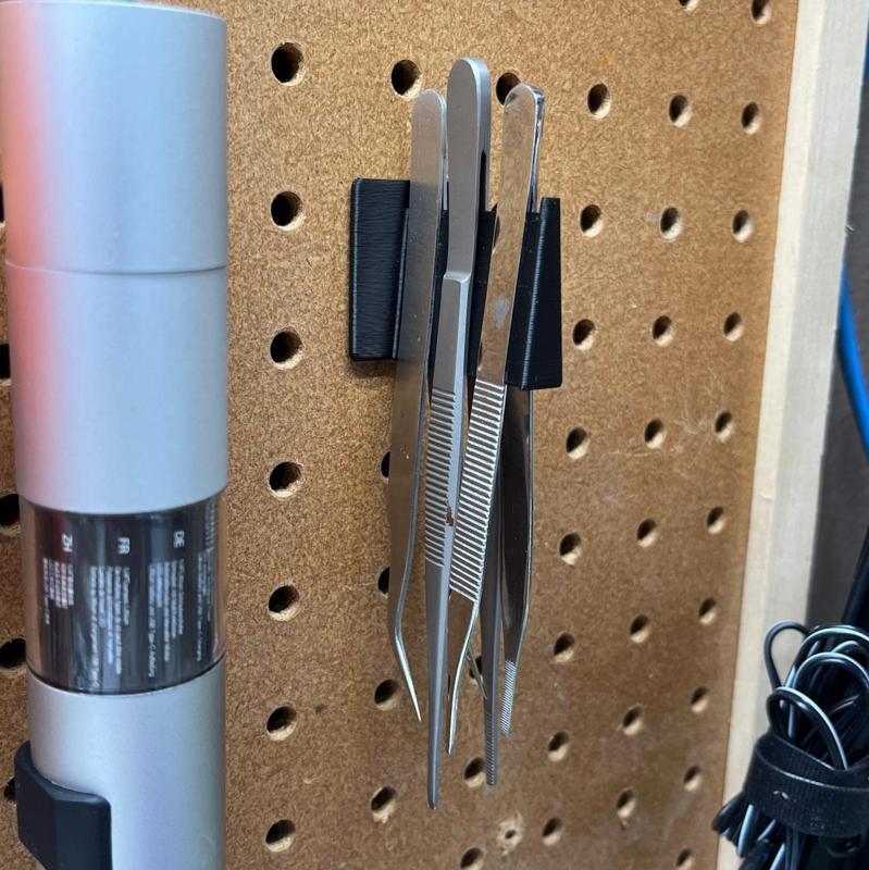 Tweezer holder/rack for 1" Pegboard