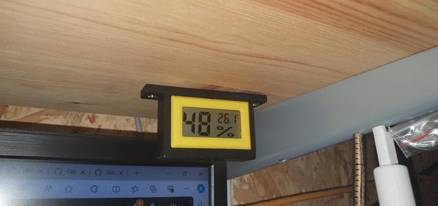 Humidyty meter hanging