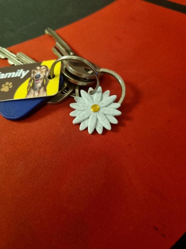 Daisy keychain