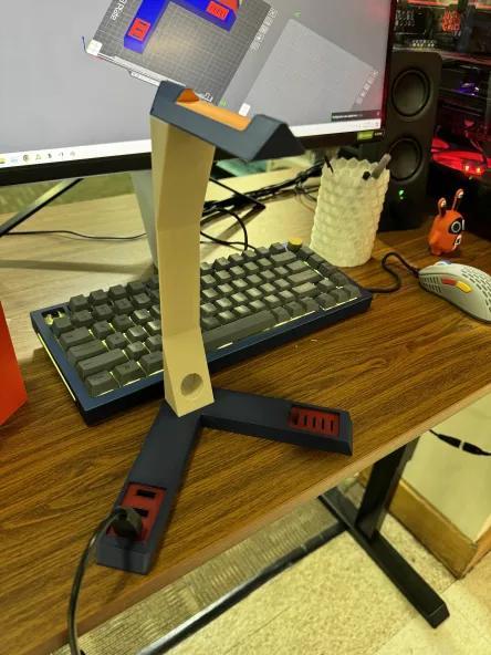 Headphones Holder with SD and USB Storage