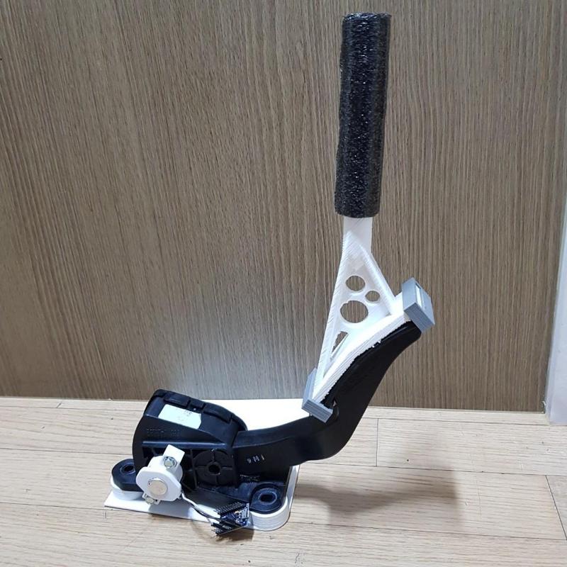 DIY hand brake for game using KIA's accelerator pedal