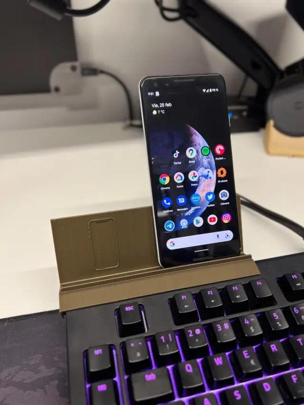 Phone holder for Razer keyboard v2