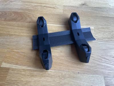 Rail for spool holder
