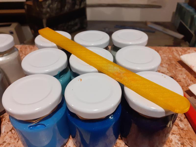 Špachtle na rozmíchání barev