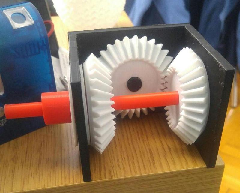 Counter rotating gear train