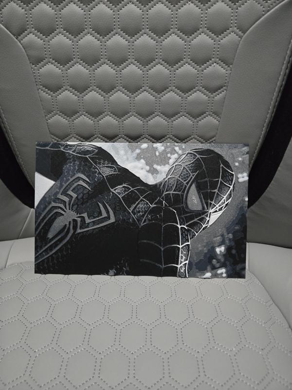 Spiderman Hueforge - looking over shoulder