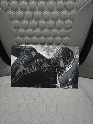 Spiderman Hueforge - looking over shoulder