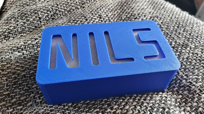 Leuchtschild mit Namen "Nils"