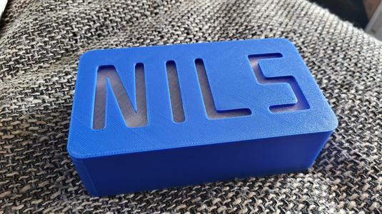 Leuchtschild mit Namen "Nils"