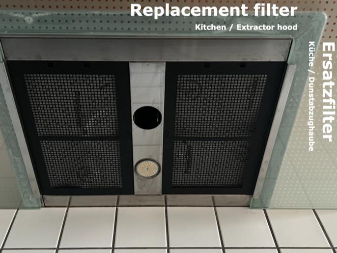 Replacement grid for a cooker hood's grease filter