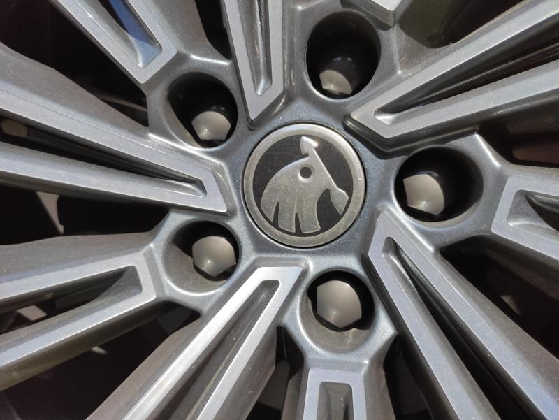 Vytahovač krytek na auto šrouby