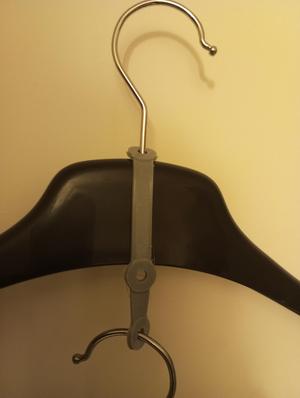 SPACE SAVING HANGER COUPLER