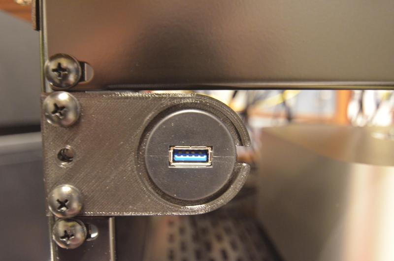 USB/DC port bracket for 19 inch rack
