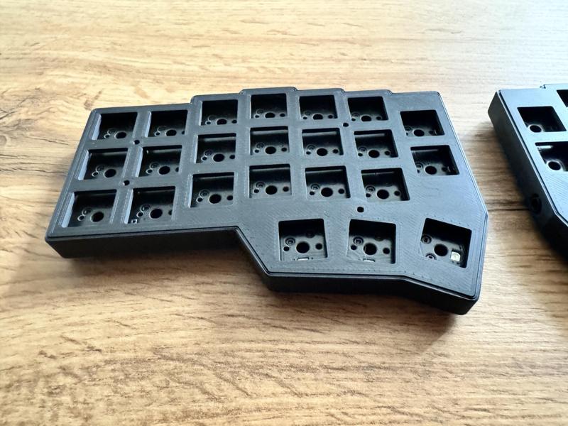 Corne (crkbd) split Keyboard V4.1 new case with renforced plate