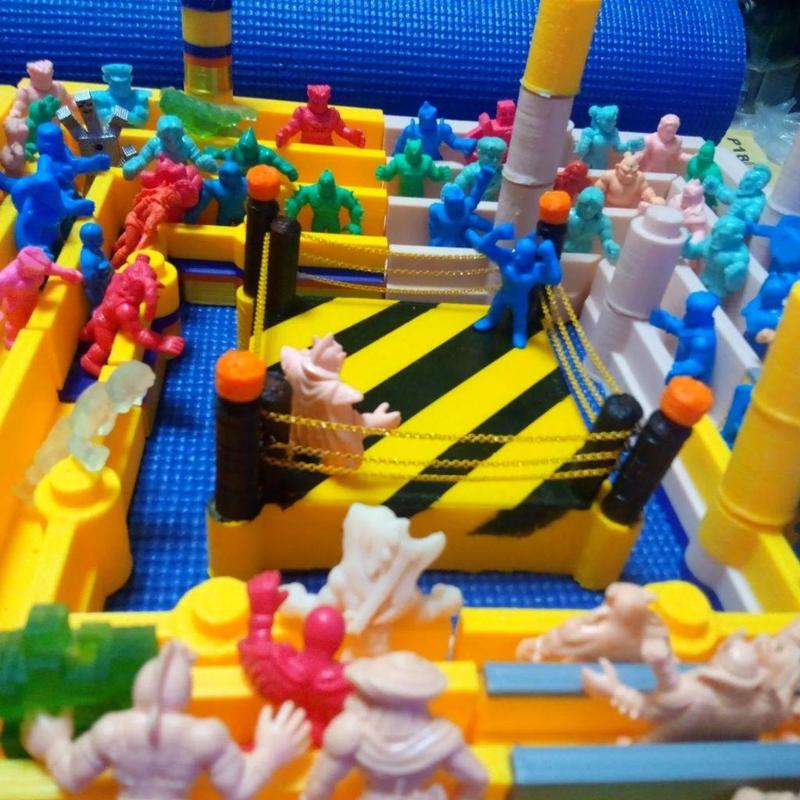 Stackable mini figure arena set