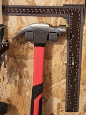 bracket of set squares