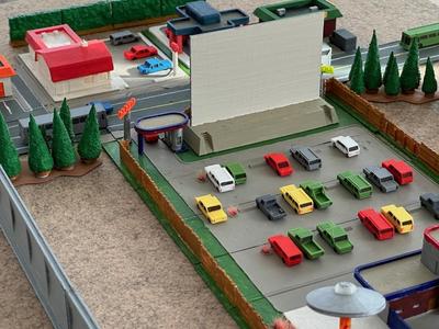 Drive-in cinema (1/2) (z-scale)