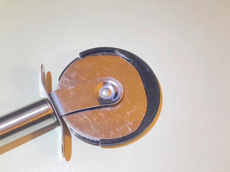 Better pizza cutter cover   