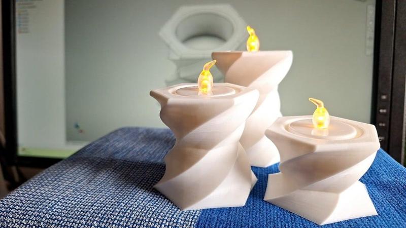 Teelicht-Halter, verdrillt / Tea light holder, twisted